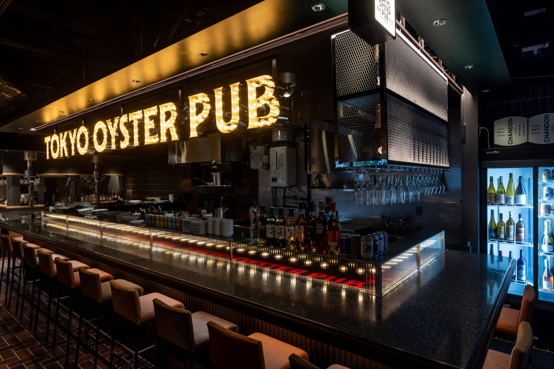 TOKYO Oyster PUB akasakaのカウンター席